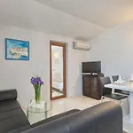 Holiday home Kascuni A2 *