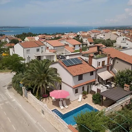 Ferienhaus Kascuni A2 Štinjan